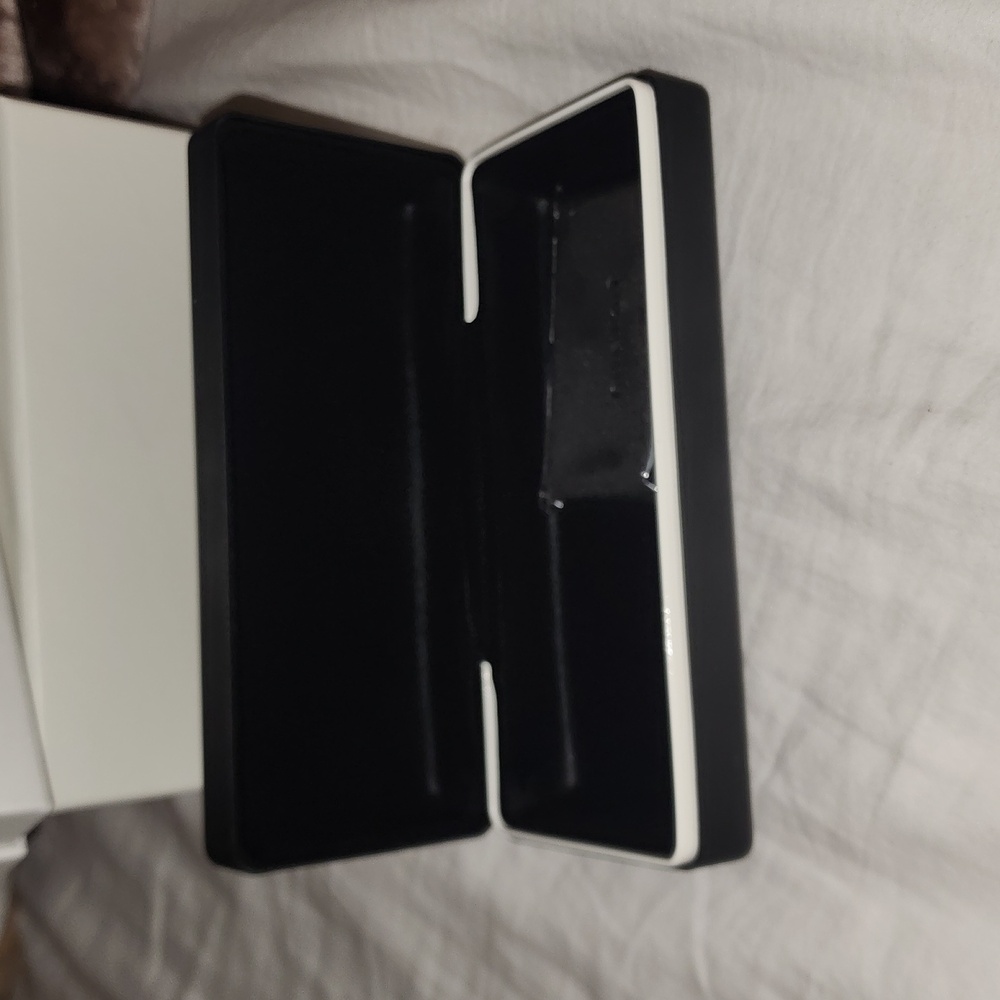 Givenchy hard case shell - Picture 4 of 5